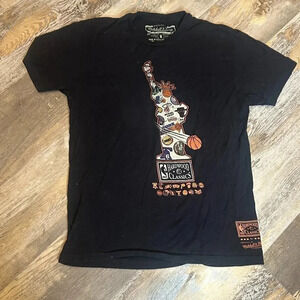 Hardwood Classics Mitchell and Ness Basketball Statue of Liberty Tee